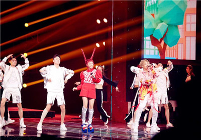 周韦彤演艺事业背后的专业推手 揭秘经纪人公司与资源网络